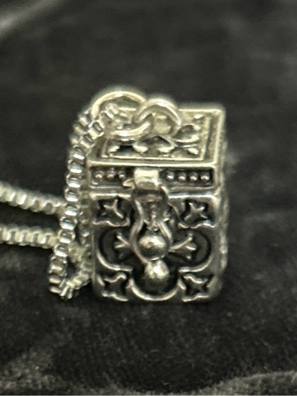 Prayer Box silver tone Pendant Necklace ✝️